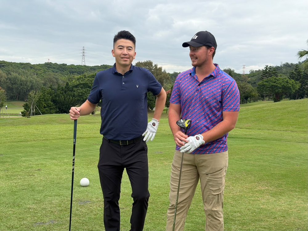Two IGST members standing on a tee with their drivers
